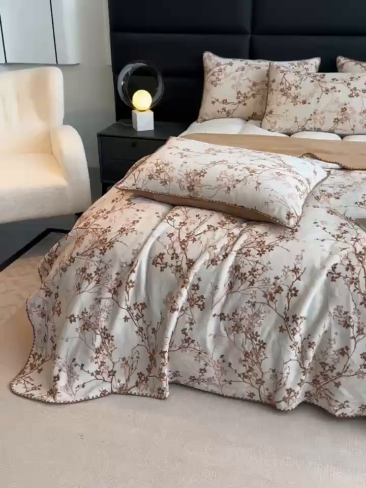 91家纺网 家纺一手货源 找家纺 卓缦家纺 2025新款高克重双层牛奶绒毛毯加厚冬季毛毯四季毯办公室午休毯牛奶绒床单 山茶花语-咖