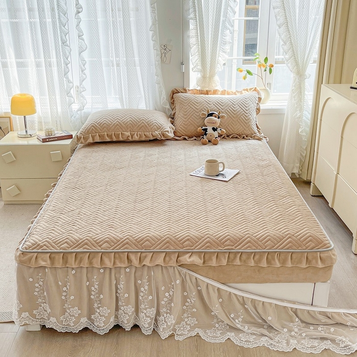 91家纺网 家纺一手货源 找家纺 家之硕 2025秋冬款多功能牛奶绒可拆卸式床笠床裙四件套 奶咖