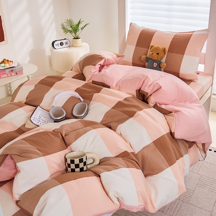 91家纺网 家纺一手货源 找家纺 卢赛尔 2025新款简约格子水洗学生季学生宿舍三件套 粉大格