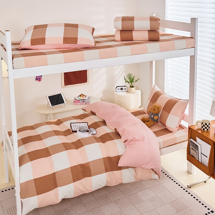 91家纺网 家纺一手货源 找家纺 卢赛尔 2025新款简约格子水洗学生季学生宿舍三件套 粉大格