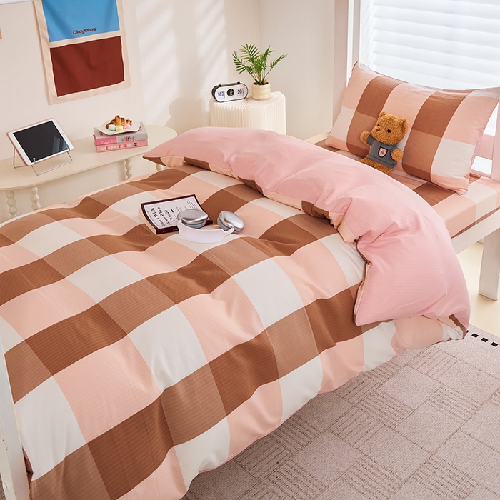 91家纺网 家纺一手货源 找家纺 卢赛尔 2025新款简约格子水洗学生季学生宿舍三件套 粉大格