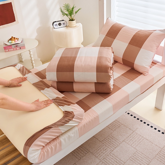 91家纺网 家纺一手货源 找家纺 卢赛尔 2025新款简约格子水洗学生季学生宿舍三件套 粉大格