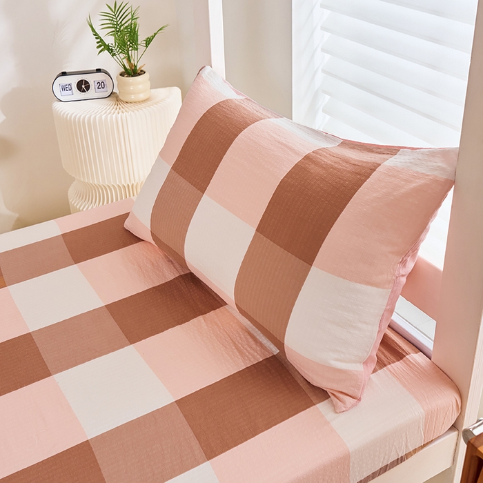 91家纺网 家纺一手货源 找家纺 卢赛尔 2025新款简约格子水洗学生季学生宿舍三件套 粉大格