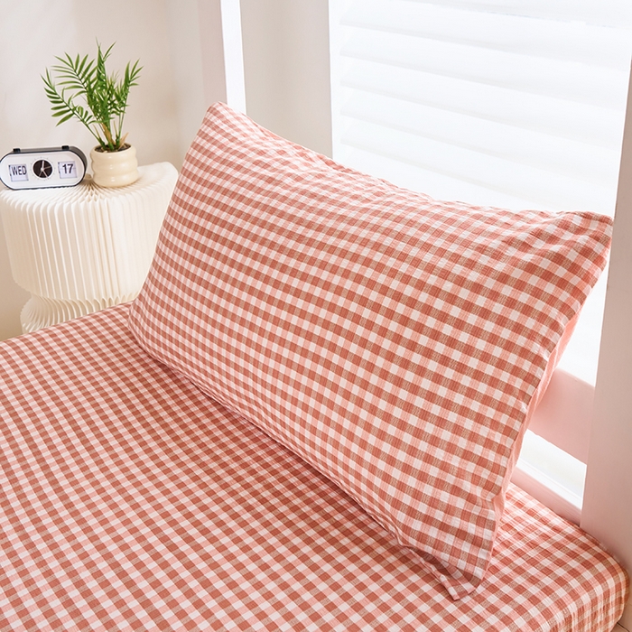 91家纺网 家纺一手货源 找家纺 卢赛尔 2025新款简约格子水洗学生季学生宿舍三件套 粉小格