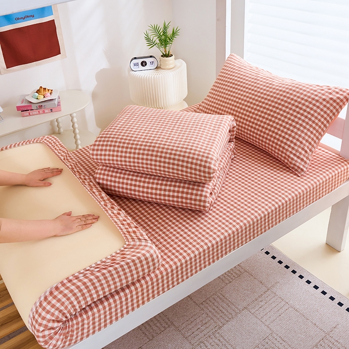 91家纺网 家纺一手货源 找家纺 卢赛尔 2025新款简约格子水洗学生季学生宿舍三件套 粉小格