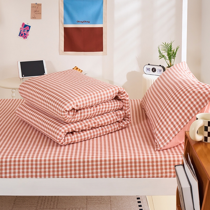 91家纺网 家纺一手货源 找家纺 卢赛尔 2025新款简约格子水洗学生季学生宿舍三件套 粉小格