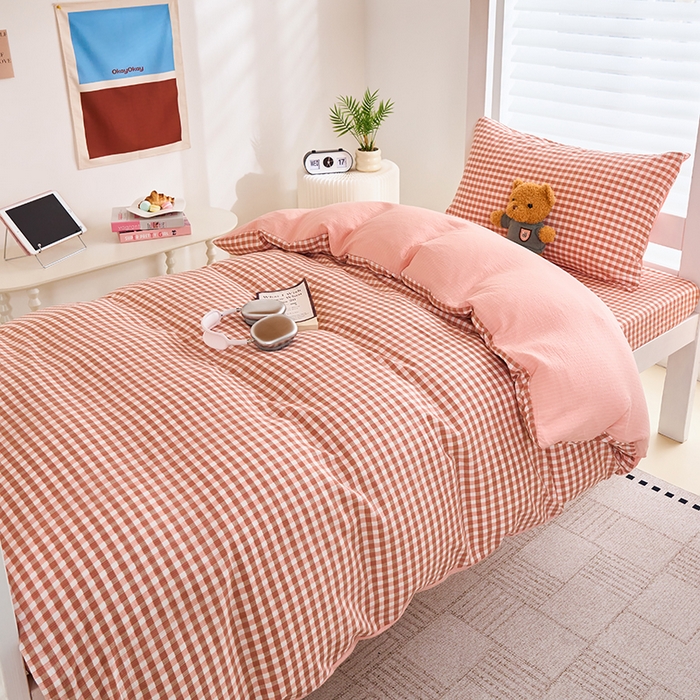 91家纺网 家纺一手货源 找家纺 卢赛尔 2025新款简约格子水洗学生季学生宿舍三件套 粉小格