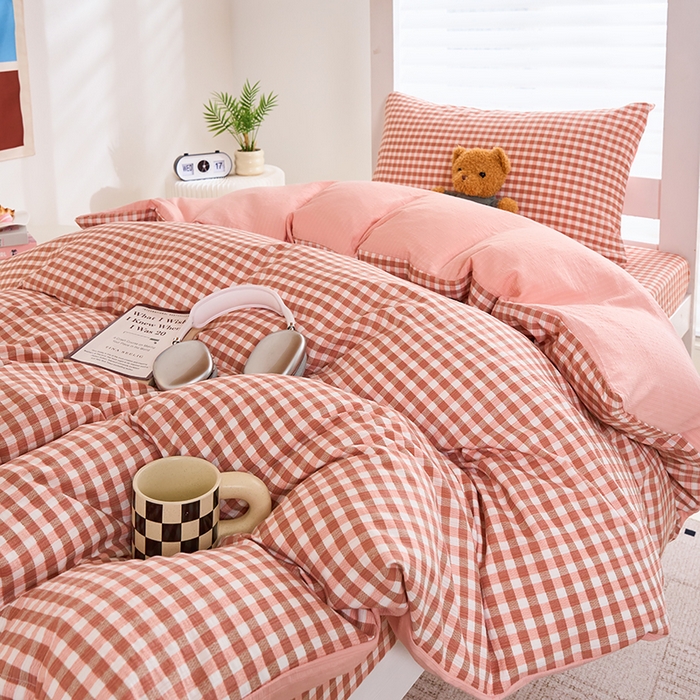 91家纺网 家纺一手货源 找家纺 卢赛尔 2025新款简约格子水洗学生季学生宿舍三件套 粉小格