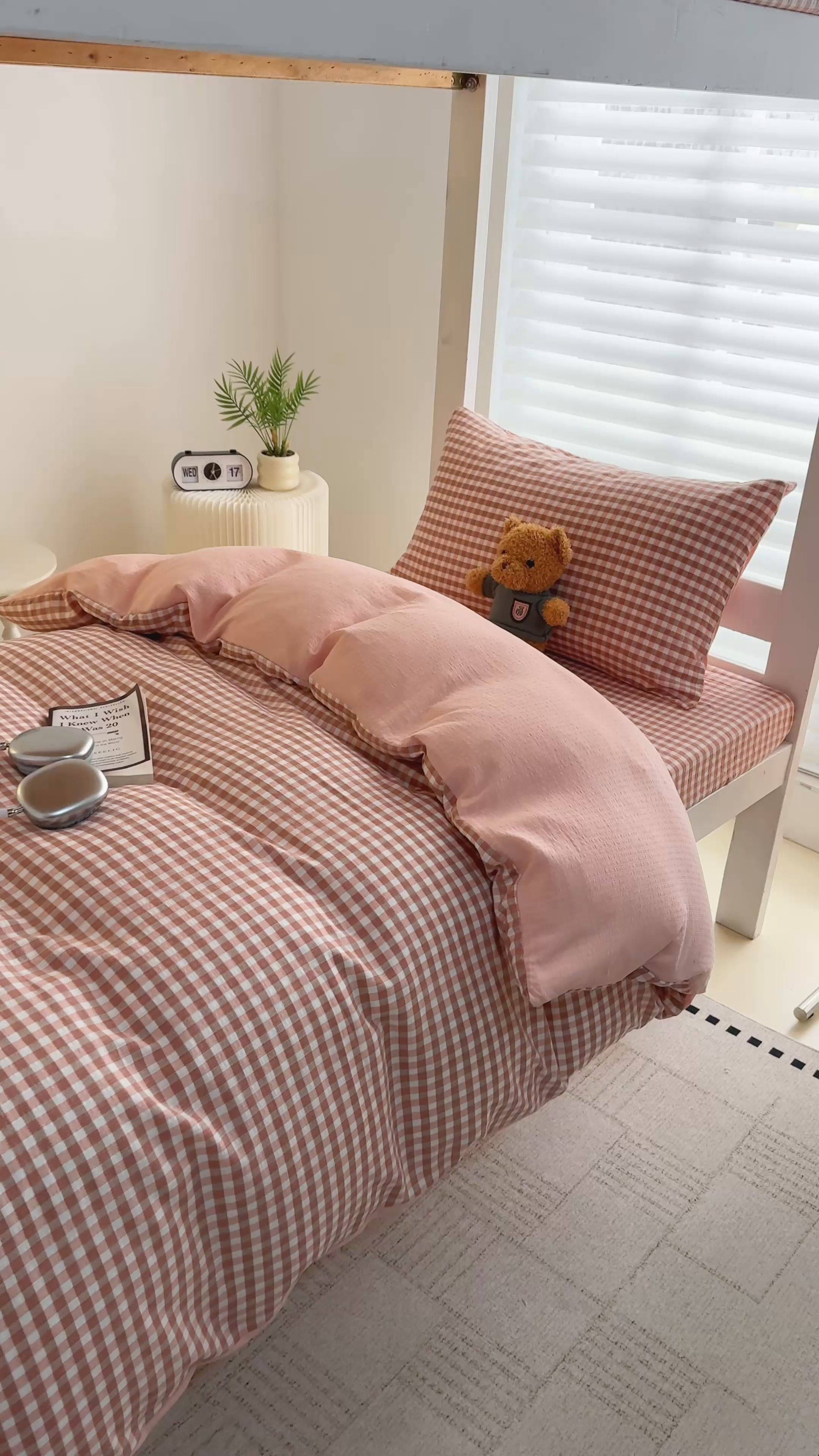 91家纺网 家纺一手货源 找家纺 卢赛尔 2025新款简约格子水洗学生季学生宿舍三件套 粉小格