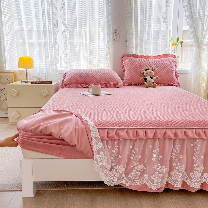 91家纺网 家纺一手货源 找家纺 家之硕 2025秋冬款多功能牛奶绒可拆卸式床笠床裙四件套 豆沙粉