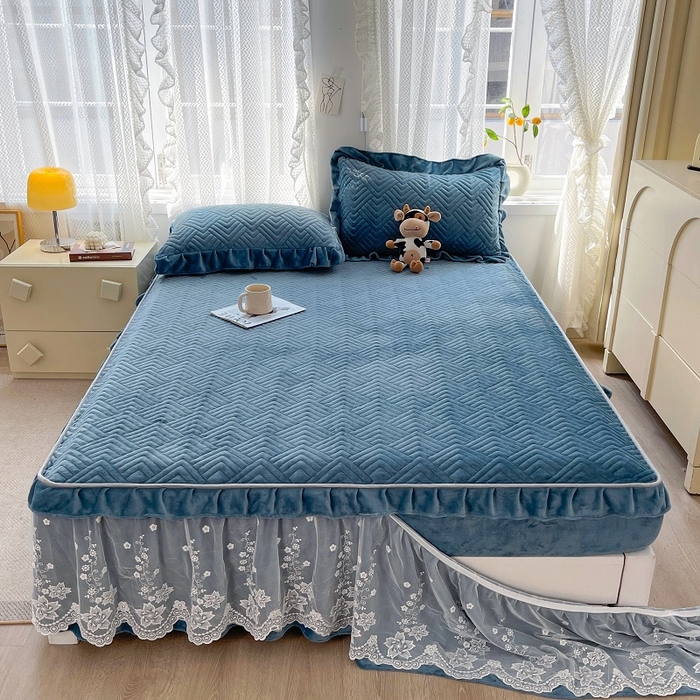 91家纺网 家纺一手货源 找家纺 家之硕 2025秋冬款多功能牛奶绒可拆卸式床笠床裙四件套 蓝灰色