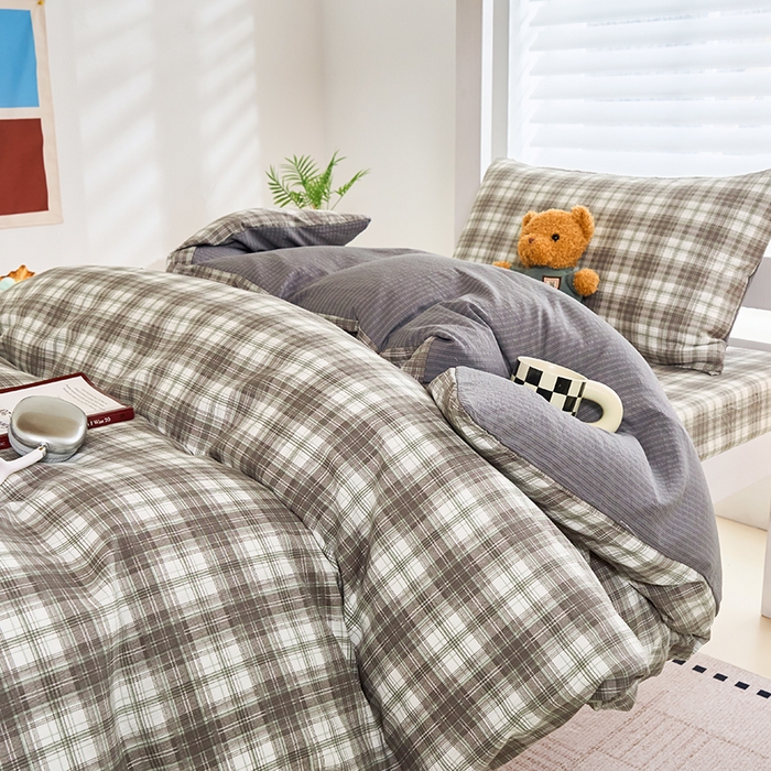 91家纺网 家纺一手货源 找家纺 卢赛尔 2025新款简约格子水洗学生季学生宿舍三件套 简爱-棕