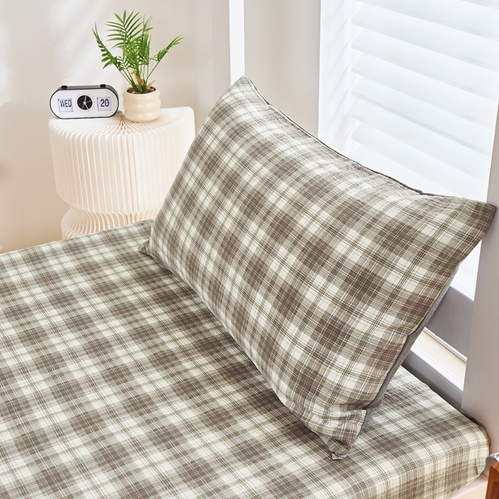 91家纺网 家纺一手货源 找家纺 卢赛尔 2025新款简约格子水洗学生季学生宿舍三件套 简爱-棕