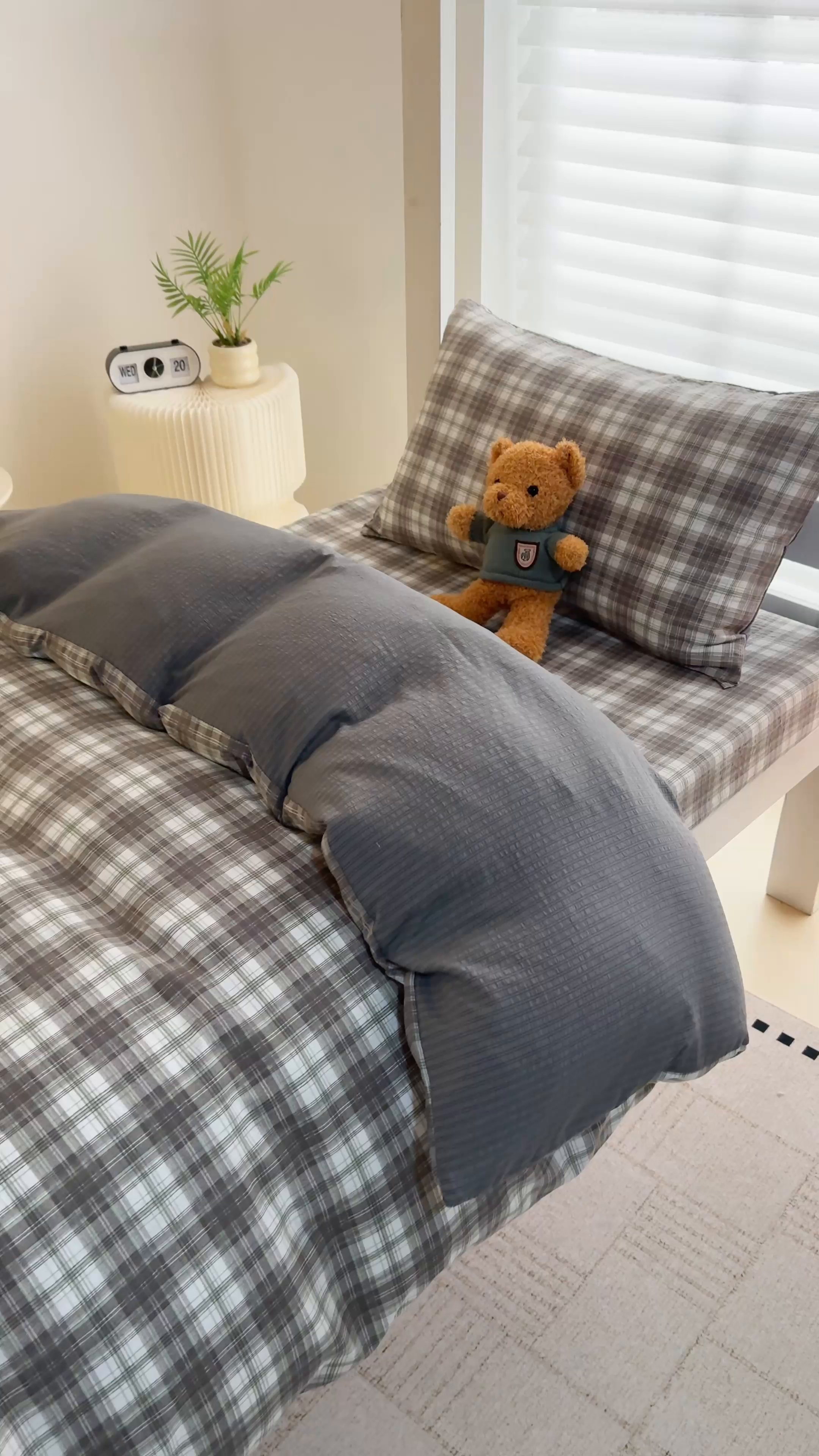 91家纺网 家纺一手货源 找家纺 卢赛尔 2025新款简约格子水洗学生季学生宿舍三件套 简爱-棕