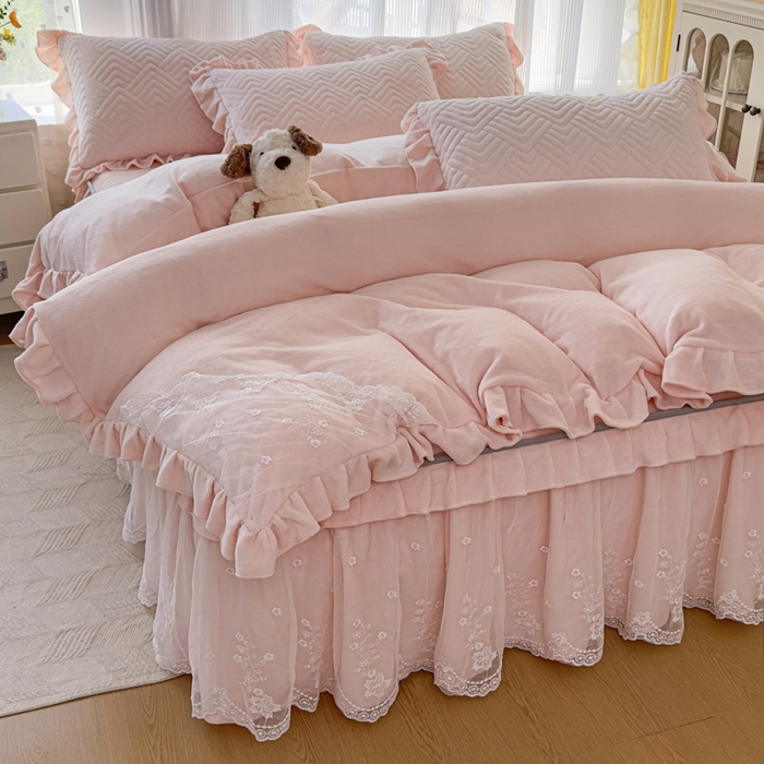 91家纺网 家纺一手货源 找家纺 家之硕 2025秋冬款多功能牛奶绒可拆卸式床笠床裙四件套 天光粉