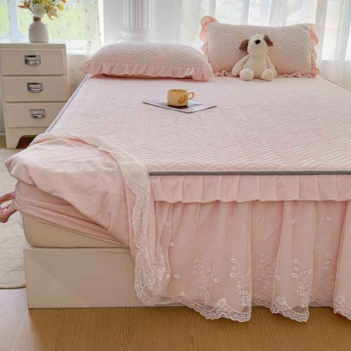 91家纺网 家纺一手货源 找家纺 家之硕 2025秋冬款多功能牛奶绒可拆卸式床笠床裙四件套 天光粉