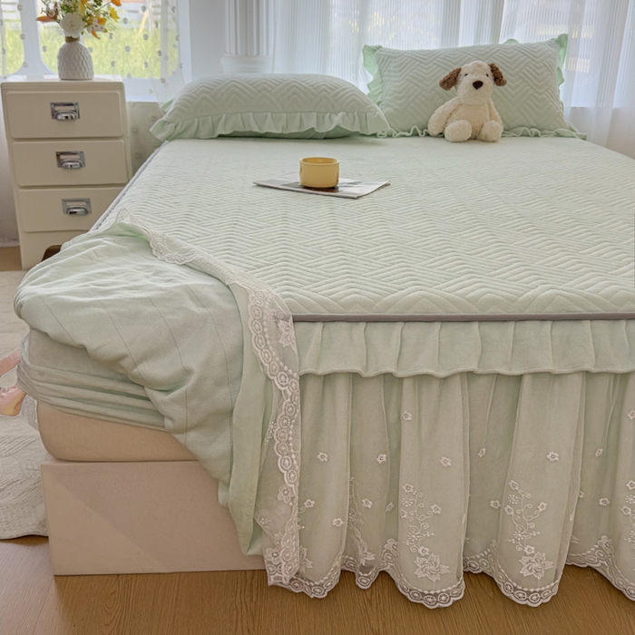 91家纺网 家纺一手货源 找家纺 家之硕 2025秋冬款多功能牛奶绒可拆卸式床笠床裙四件套 颜春绿