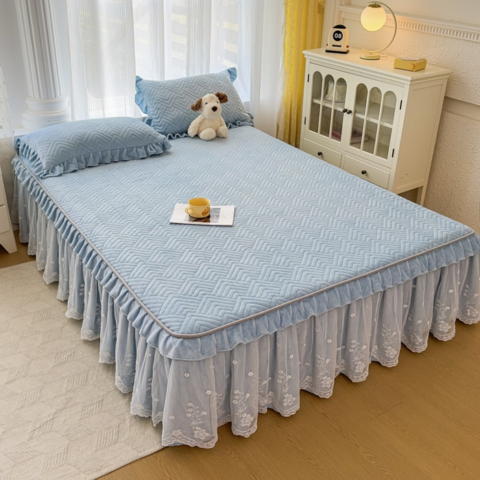 91家纺网 家纺一手货源 找家纺 家之硕 2025秋冬款多功能牛奶绒可拆卸式床笠床裙四件套 耀蓝