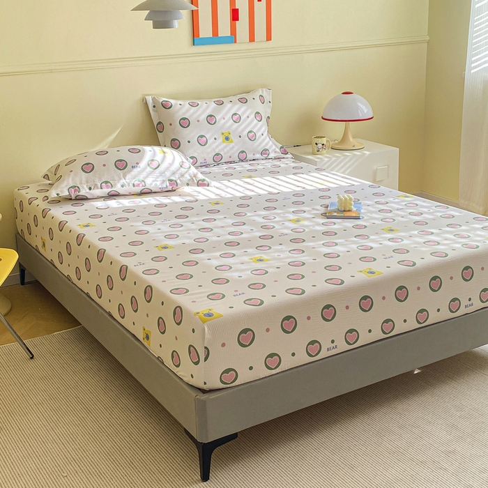 91家纺网 家纺一手货源 找家纺 恬澳家纺 2025新款A类印花泡泡棉床笠-场景一 爱心圈圈