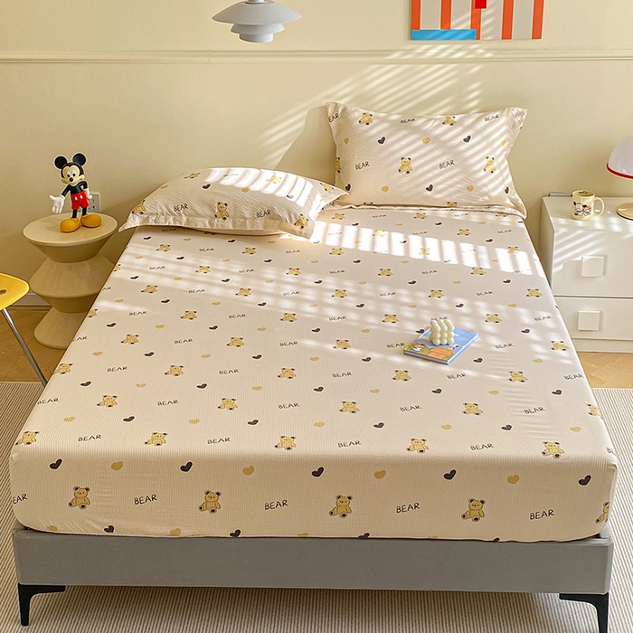 91家纺网 家纺一手货源 找家纺 恬澳家纺 2025新款A类印花泡泡棉床笠-场景一 彼得熊