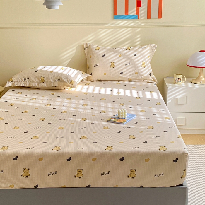 91家纺网 家纺一手货源 找家纺 恬澳家纺 2025新款A类印花泡泡棉床笠-场景一 彼得熊