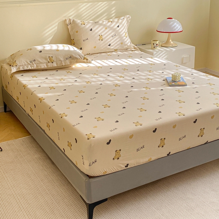 91家纺网 家纺一手货源 找家纺 恬澳家纺 2025新款A类印花泡泡棉床笠-场景一 彼得熊