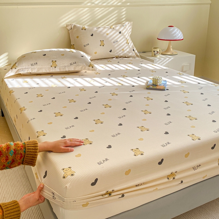 91家纺网 家纺一手货源 找家纺 恬澳家纺 2025新款A类印花泡泡棉床笠-场景一 彼得熊