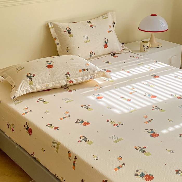 91家纺网 家纺一手货源 找家纺 恬澳家纺 2025新款A类印花泡泡棉床笠-场景一 布丁狗