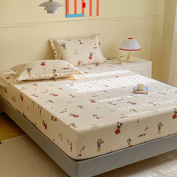 91家纺网 家纺一手货源 找家纺 恬澳家纺 2025新款A类印花泡泡棉床笠-场景一 布丁狗