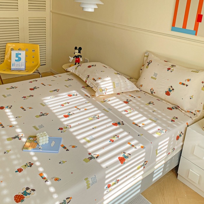 91家纺网 家纺一手货源 找家纺 恬澳家纺 2025新款A类印花泡泡棉床笠-场景一 布丁狗