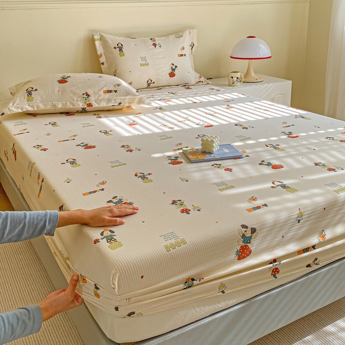 91家纺网 家纺一手货源 找家纺 恬澳家纺 2025新款A类印花泡泡棉床笠-场景一 布丁狗