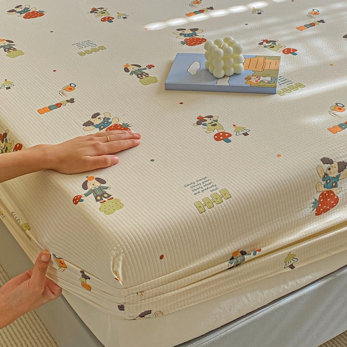 91家纺网 家纺一手货源 找家纺 恬澳家纺 2025新款A类印花泡泡棉床笠-场景一 布丁狗