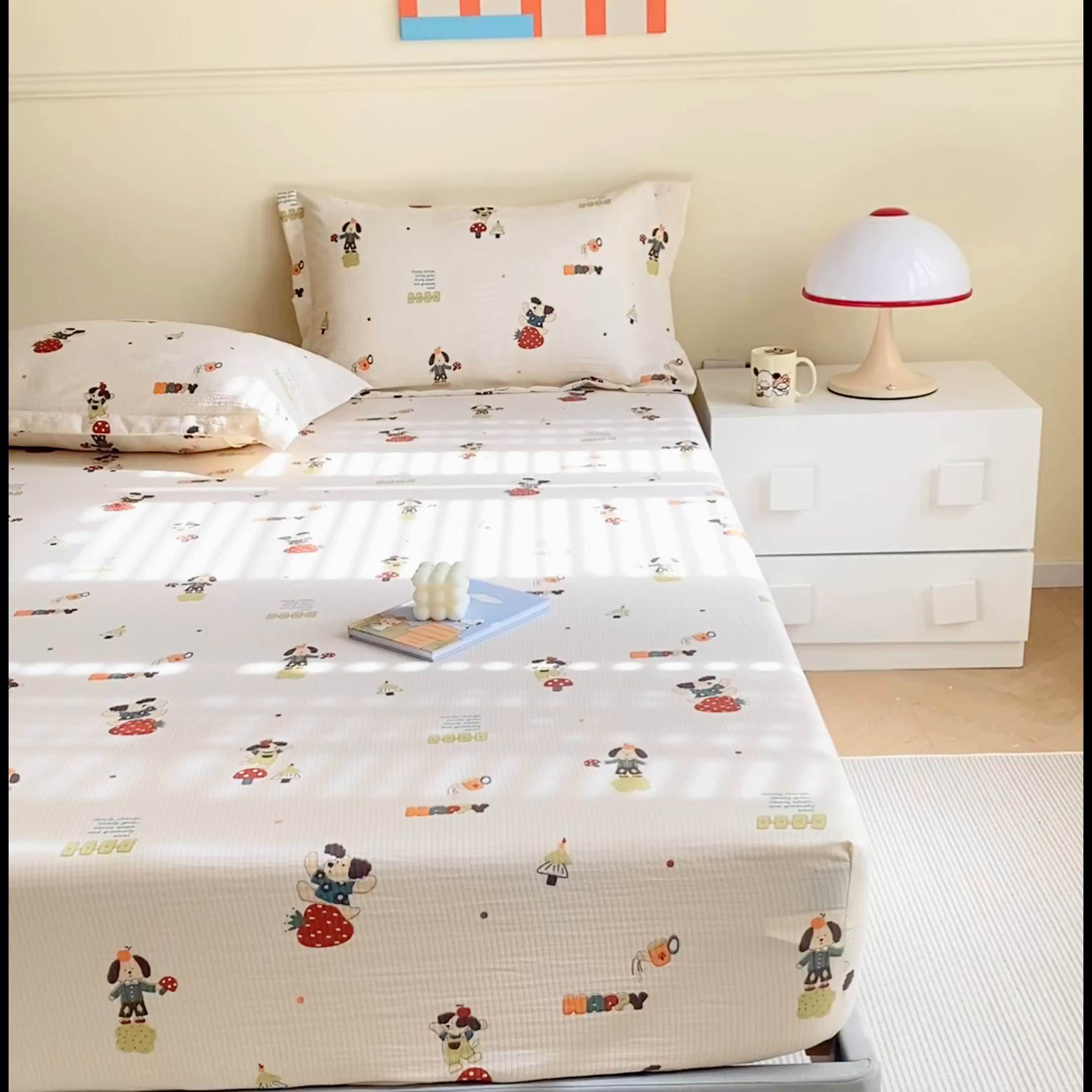 91家纺网 家纺一手货源 找家纺 恬澳家纺 2025新款A类印花泡泡棉床笠-场景一 布丁狗