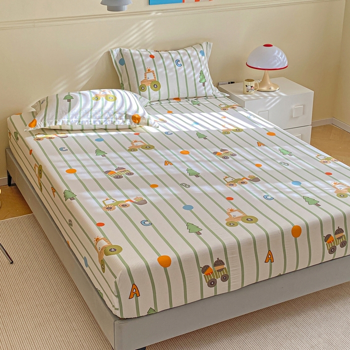 91家纺网 家纺一手货源 找家纺 恬澳家纺 2025新款A类印花泡泡棉床笠-场景一 工程车队