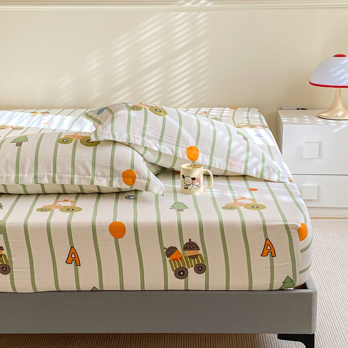 91家纺网 家纺一手货源 找家纺 恬澳家纺 2025新款A类印花泡泡棉床笠-场景一 工程车队