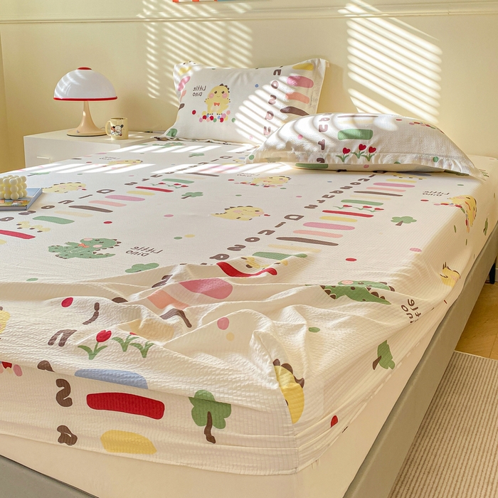 91家纺网 家纺一手货源 找家纺 恬澳家纺 2025新款A类印花泡泡棉床笠-场景一 恐龙宝贝