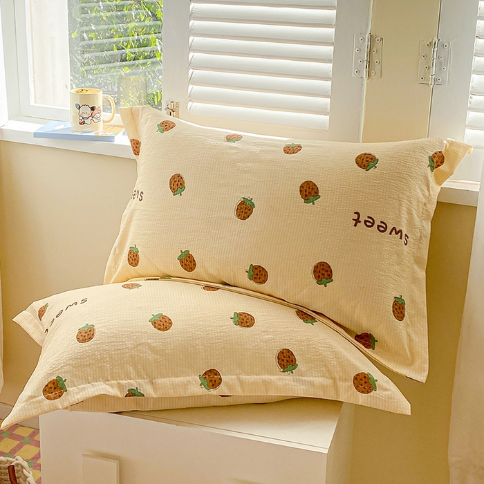 91家纺网 家纺一手货源 找家纺 恬澳家纺 2025新款A类印花泡泡棉床笠-场景一 甜心草莓