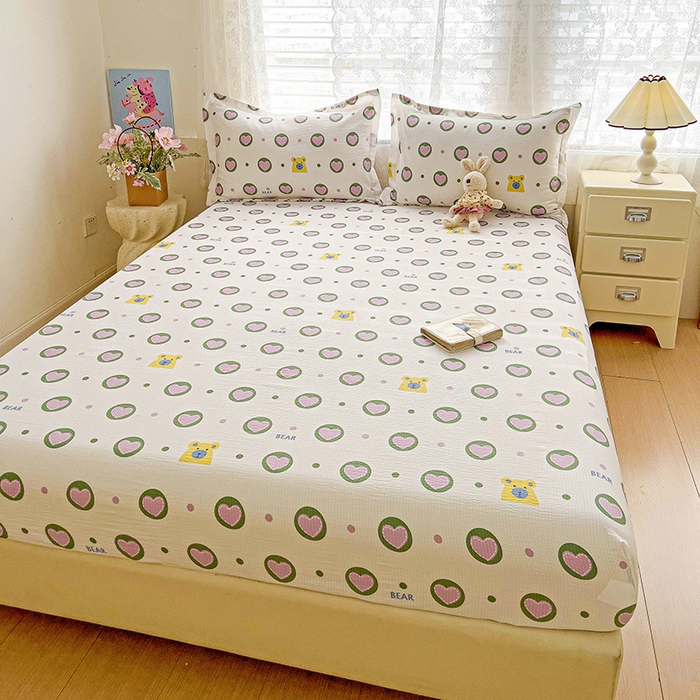 91家纺网 家纺一手货源 找家纺 恬澳家纺 2025新款A类印花泡泡棉床笠-场景二 爱心圈圈