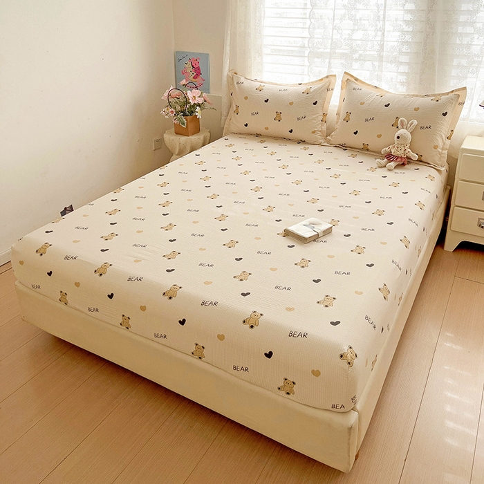 91家纺网 家纺一手货源 找家纺 恬澳家纺 2025新款A类印花泡泡棉床笠-场景二 彼得熊