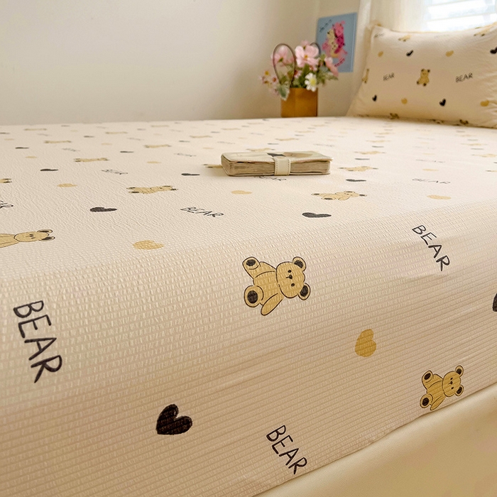 91家纺网 家纺一手货源 找家纺 恬澳家纺 2025新款A类印花泡泡棉床笠-场景二 彼得熊