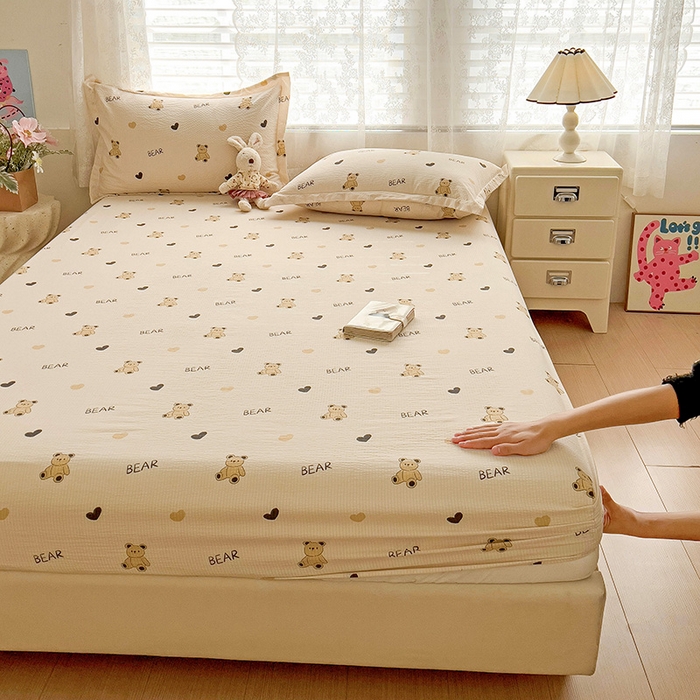 91家纺网 家纺一手货源 找家纺 恬澳家纺 2025新款A类印花泡泡棉床笠-场景二 彼得熊