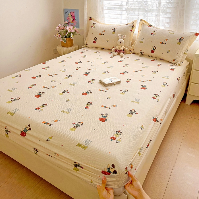 91家纺网 家纺一手货源 找家纺 恬澳家纺 2025新款A类印花泡泡棉床笠-场景二 布丁狗