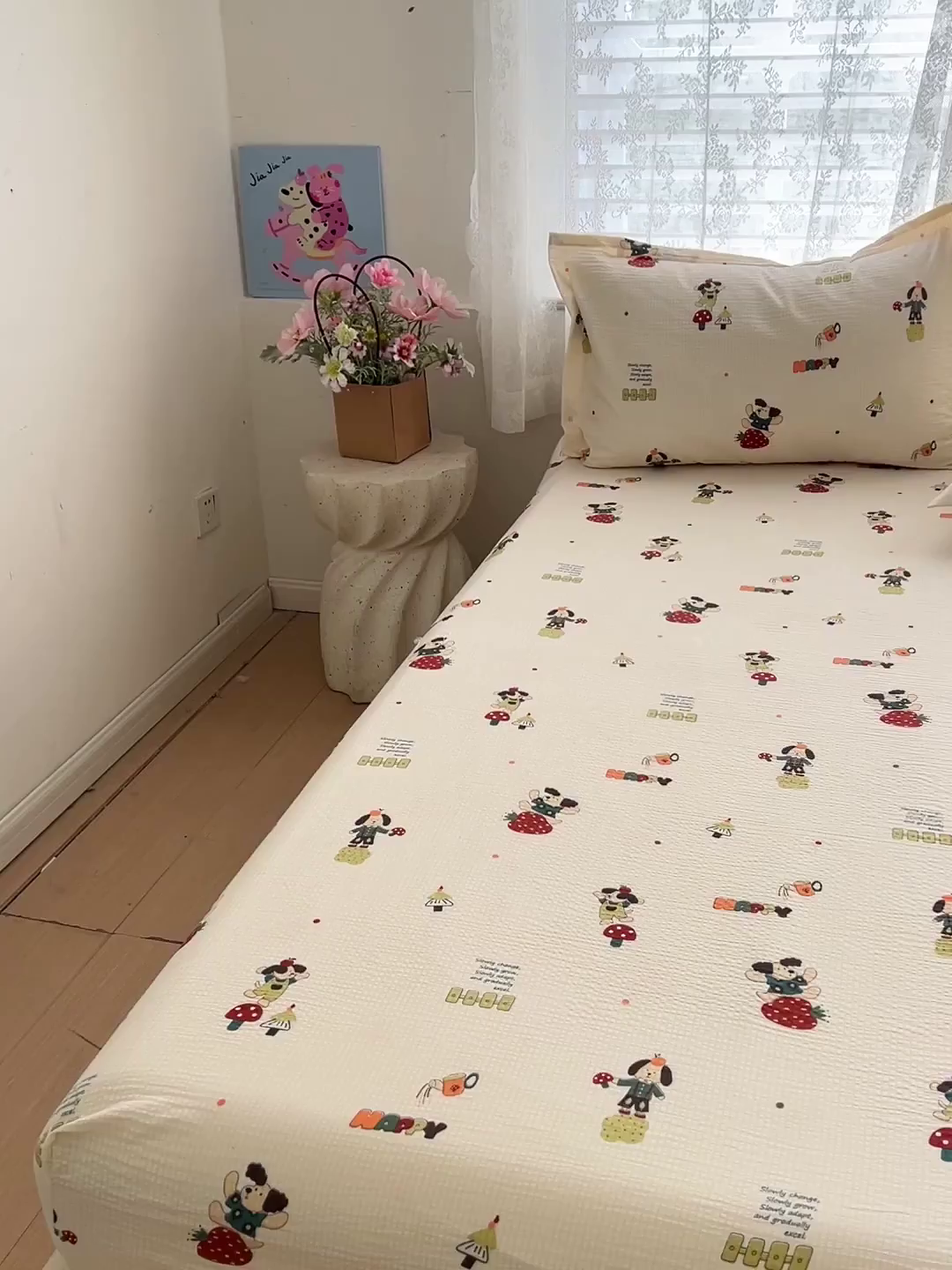 91家纺网 家纺一手货源 找家纺 恬澳家纺 2025新款A类印花泡泡棉床笠-场景二 布丁狗