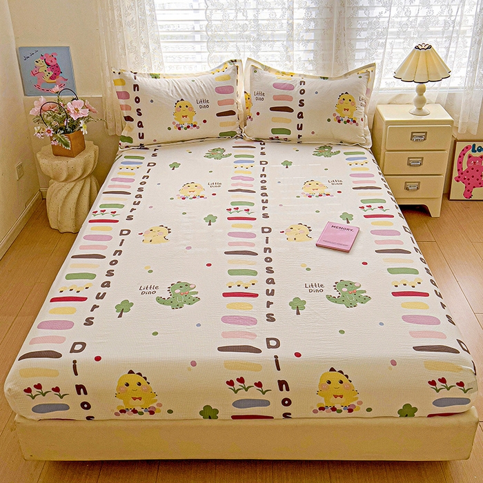 91家纺网 家纺一手货源 找家纺 恬澳家纺 2025新款A类印花泡泡棉床笠-场景二 恐龙宝贝