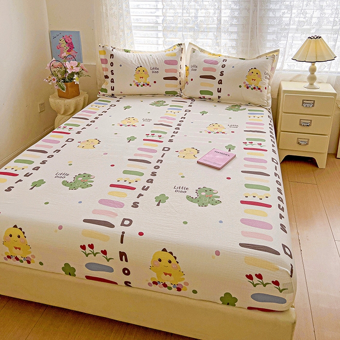 91家纺网 家纺一手货源 找家纺 恬澳家纺 2025新款A类印花泡泡棉床笠-场景二 恐龙宝贝