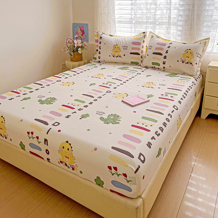 91家纺网 家纺一手货源 找家纺 恬澳家纺 2025新款A类印花泡泡棉床笠-场景二 恐龙宝贝