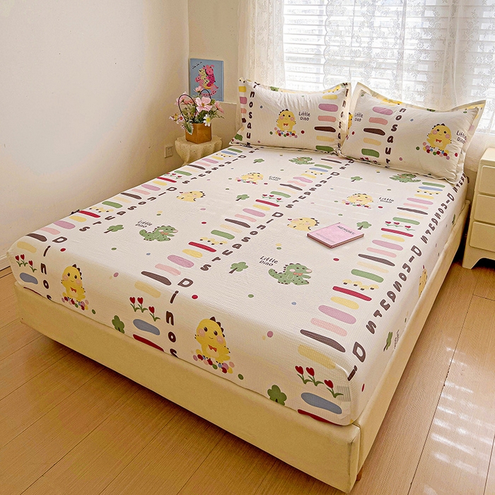 91家纺网 家纺一手货源 找家纺 恬澳家纺 2025新款A类印花泡泡棉床笠-场景二 恐龙宝贝