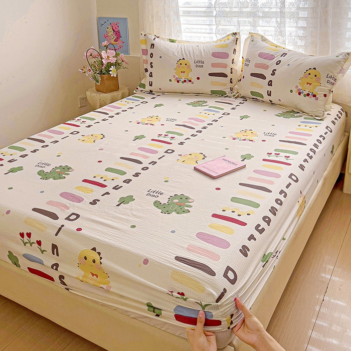 91家纺网 家纺一手货源 找家纺 恬澳家纺 2025新款A类印花泡泡棉床笠-场景二 恐龙宝贝