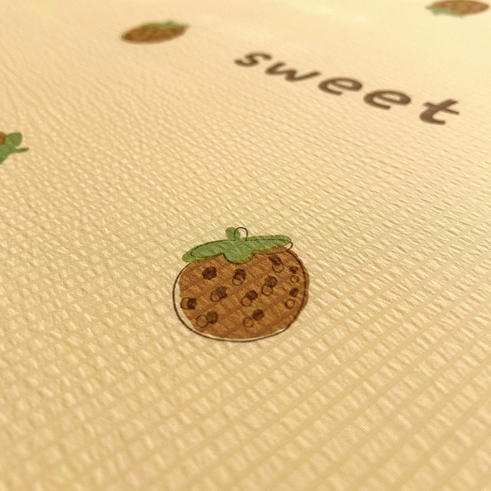 91家纺网 家纺一手货源 找家纺 恬澳家纺 2025新款A类印花泡泡棉床笠-场景二 甜心草莓