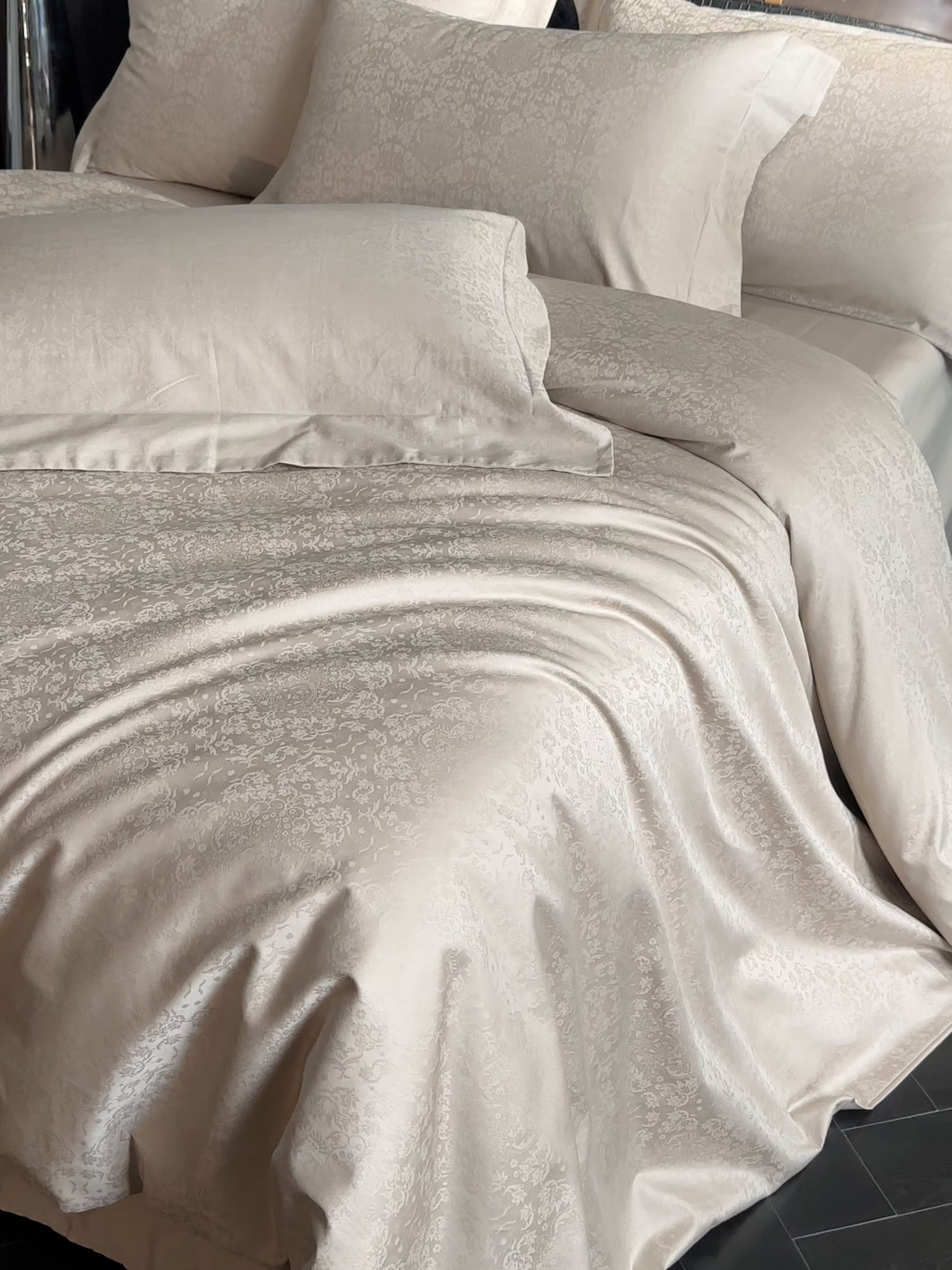 91家纺网 家纺一手货源 找家纺 舒慕家纺 2025新款亲肤舒适高端100S长绒棉纯棉银丝提花四件套 罗浮宫079